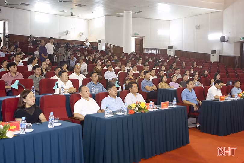 Thành phố Hà Tĩnh và Nghi Xuân giành giải nhất liên hoan dân ca ví, giặm