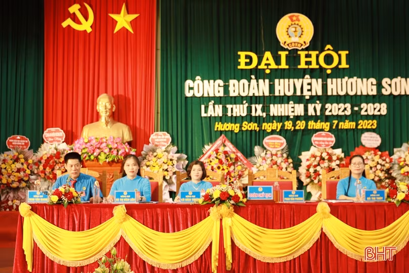 Bà Cù Bích Thuận tái đắc cử Chủ tịch LĐLĐ Hương Sơn