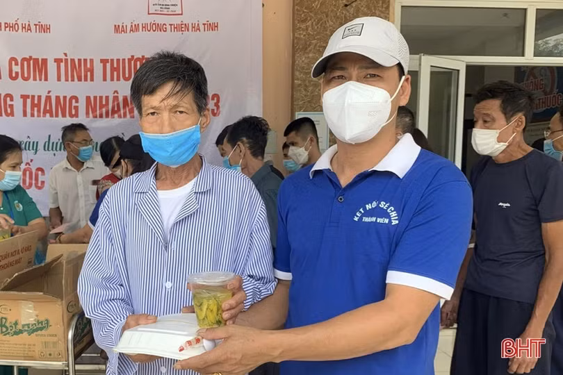 12 năm miệt mài mang yêu thương đến với những mảnh đời bất hạnh