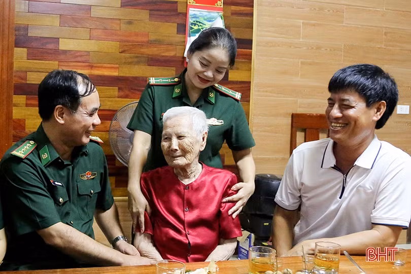 Bộ Chỉ huy BĐBP Hà Tĩnh tặng quà tri ân người có công