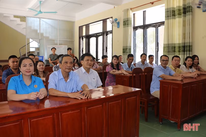 Hội viên Hội Liên hiệp VHNT Hà Tĩnh giao lưu, trao đổi kinh nghiệm tại Quảng Bình