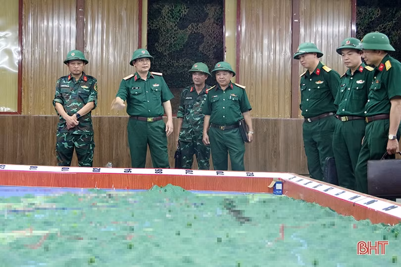 Lãnh đạo Quân khu 4 kiểm tra công tác chuẩn bị diễn tập tại Hà Tĩnh
