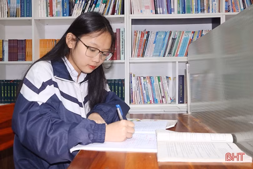 Lớp học trường làng ở Hà Tĩnh có 31 em điểm trung bình THPT môn Văn 8,82