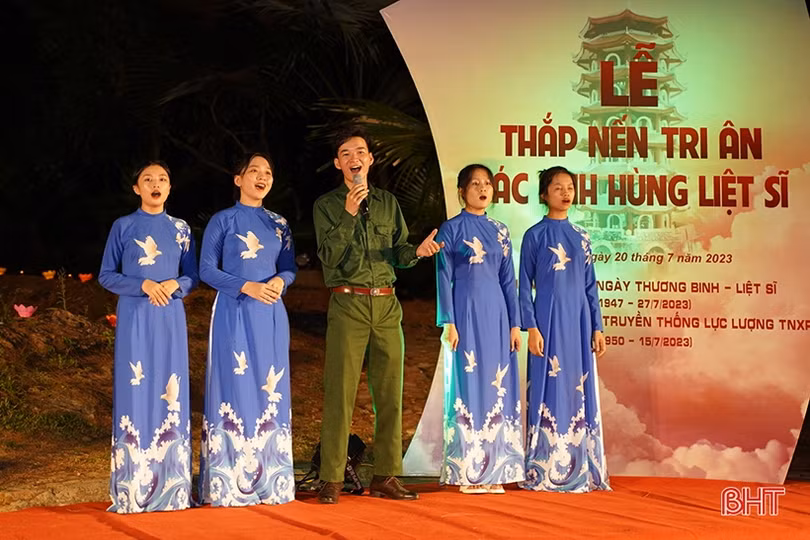 Xúc động lễ thắp nến tri ân các anh hùng liệt sĩ tại Ngã ba Đồng Lộc
