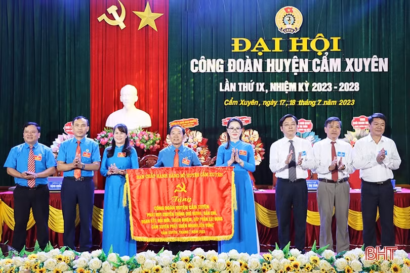 Xây dựng Công đoàn huyện Cẩm Xuyên toàn diện, vững mạnh