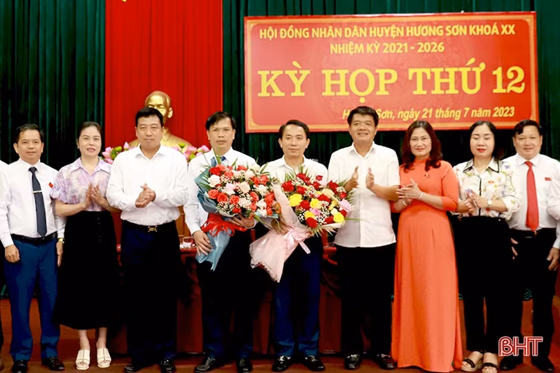 Ông Trần Bình Thân được bầu giữ chức Chủ tịch UBND huyện Hương Sơn