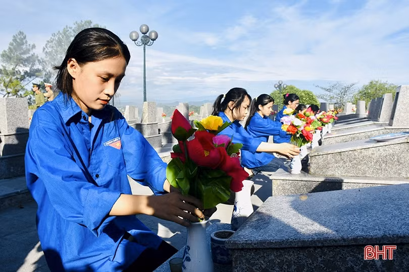 Hà Tĩnh tri ân các anh hùng liệt sĩ, người có công với cách mạng