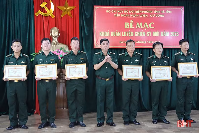 Chiến sỹ mới biên phòng Hà Tĩnh lên đường làm nhiệm vụ