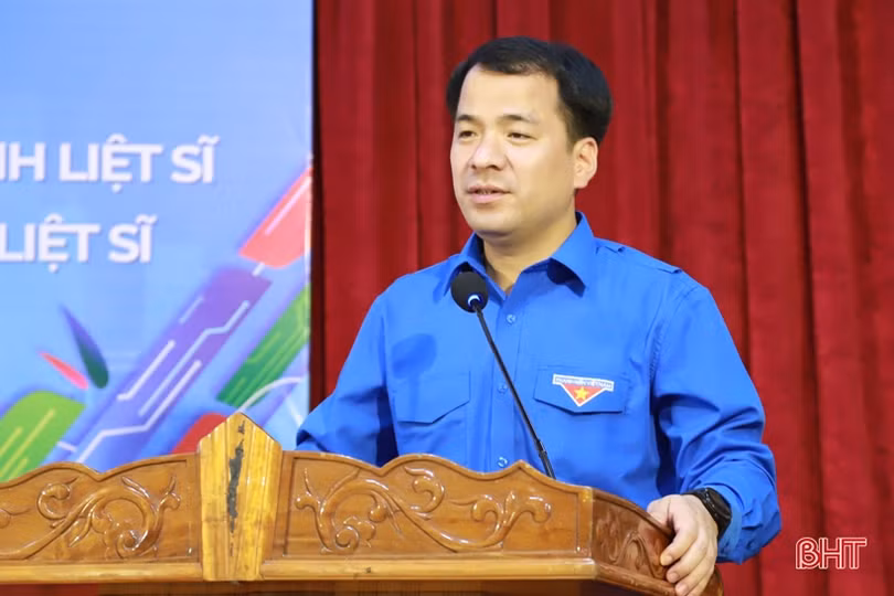 Trao nhà tình nghĩa, tặng quà thân nhân liệt sỹ, người có công ở Hà Tĩnh