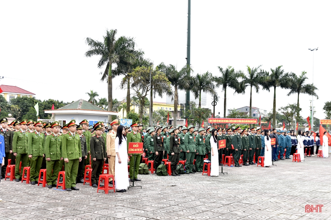Lãnh đạo Hà Tĩnh, Bộ Quốc phòng dự lễ giao nhận quân tại các địa phương