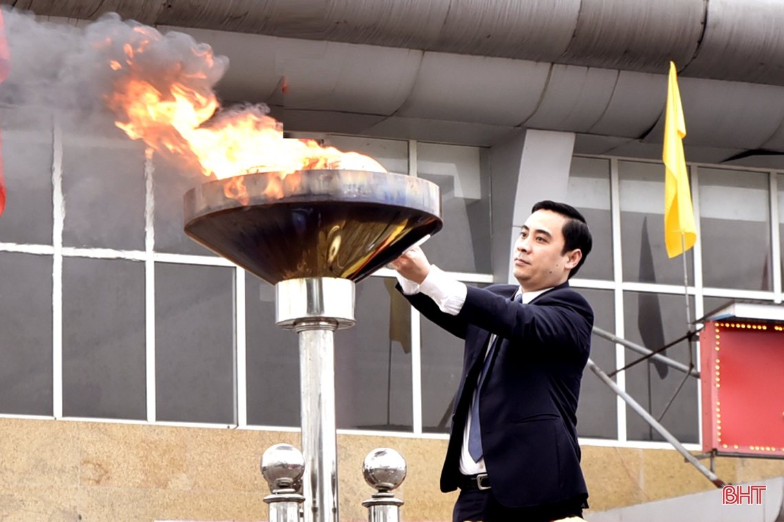 Lãnh đạo Hà Tĩnh, Bộ Quốc phòng dự lễ giao nhận quân tại các địa phương