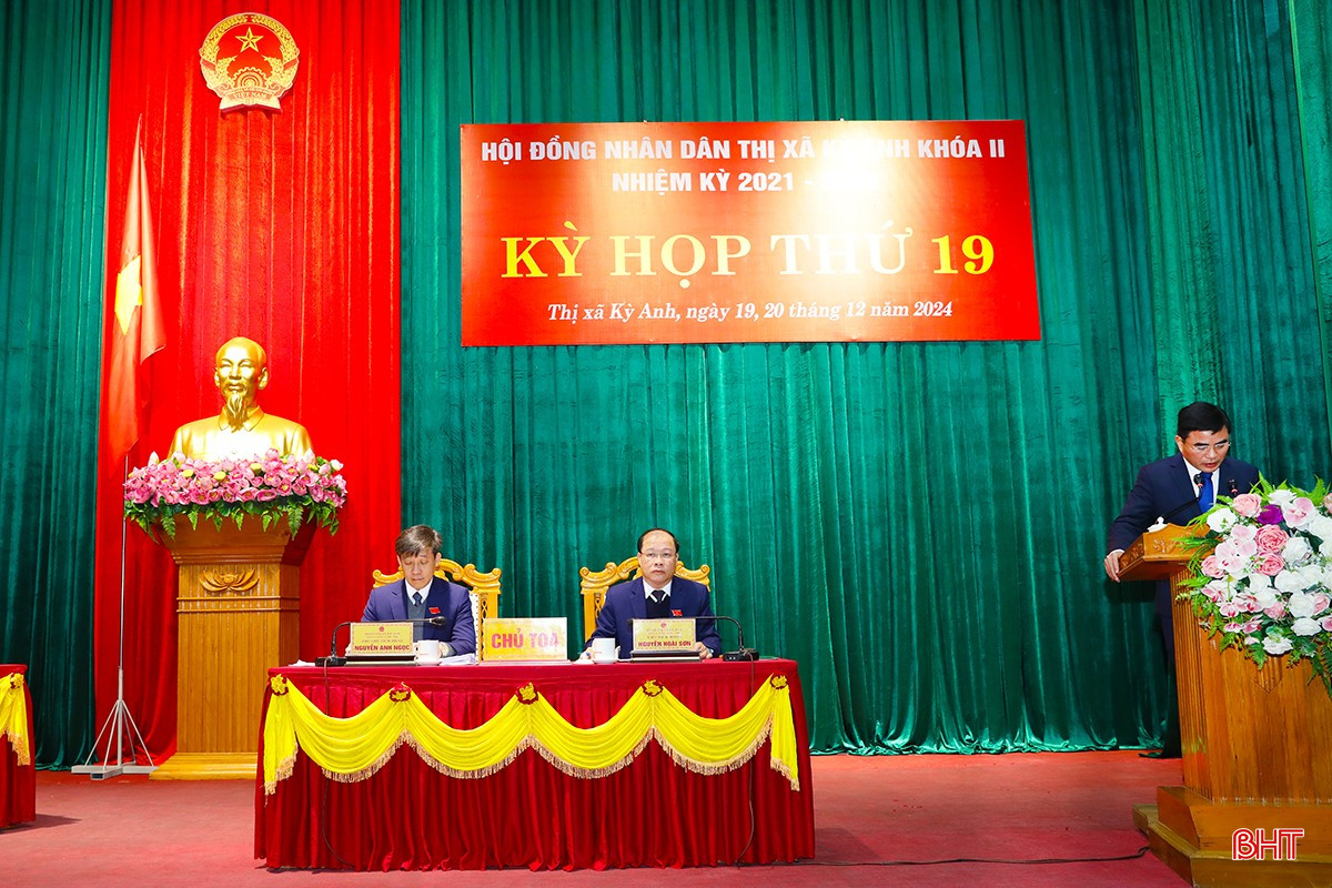 Chủ toạ kỳ họp.