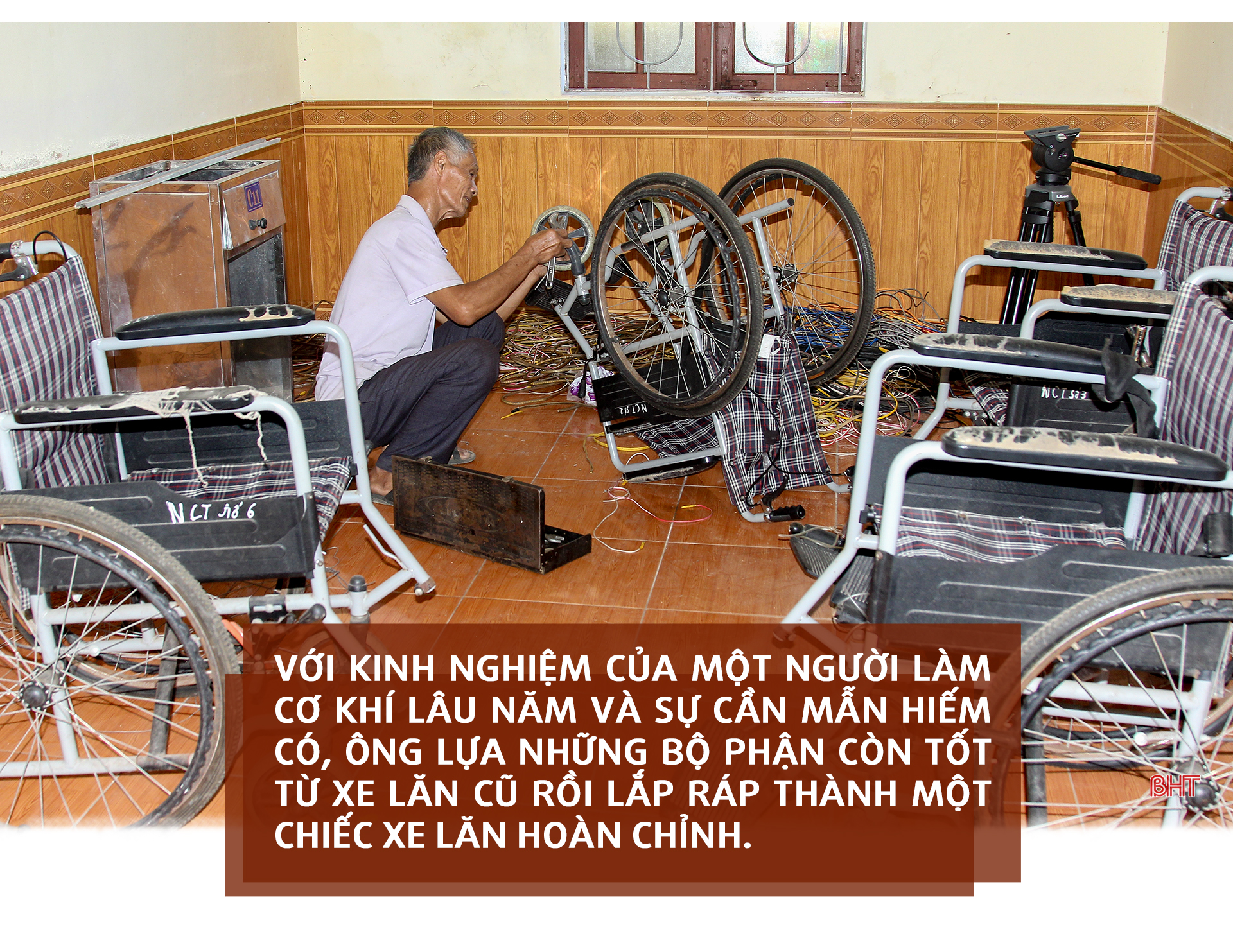73 tuổi vẫn đi khắp nơi xin xe lăn cũ về sửa tặng bệnh nhân nghèo Hà Tĩnh