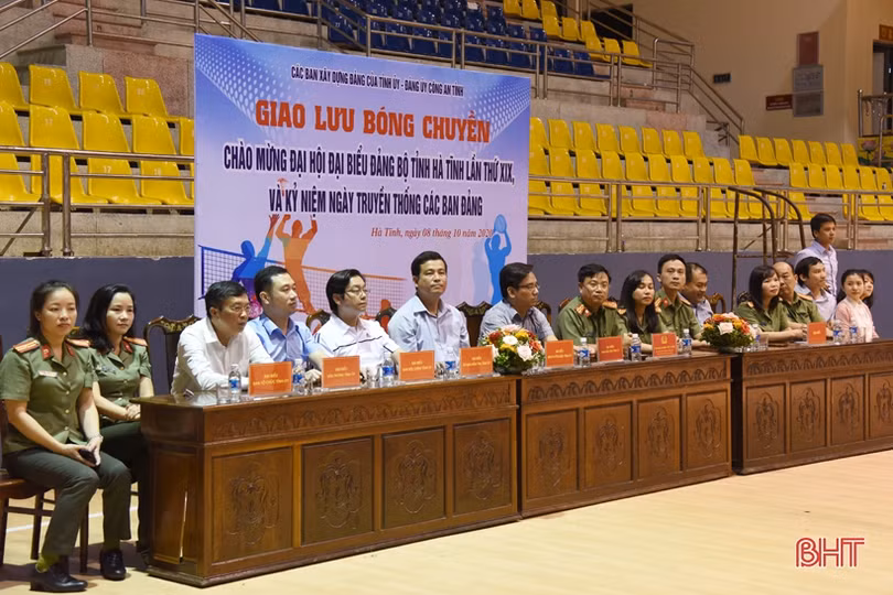 Giao lưu bóng chuyền kỷ niệm ngày truyền thống các ban Đảng