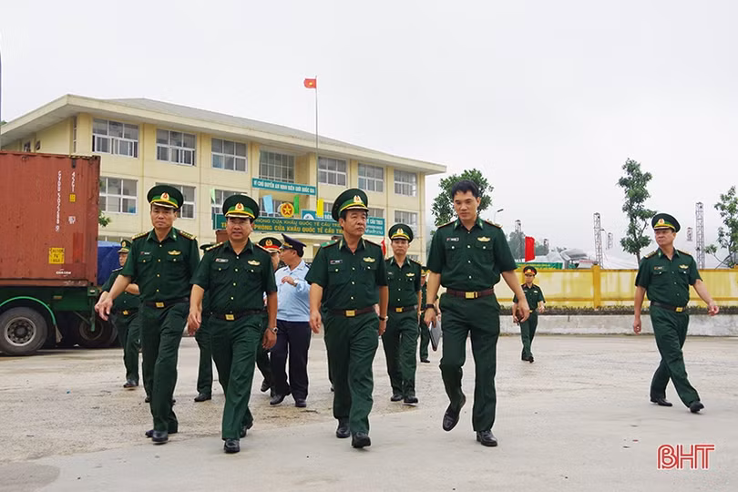 Tăng cường phối hợp bảo vệ biên giới giữa Việt Nam và Lào