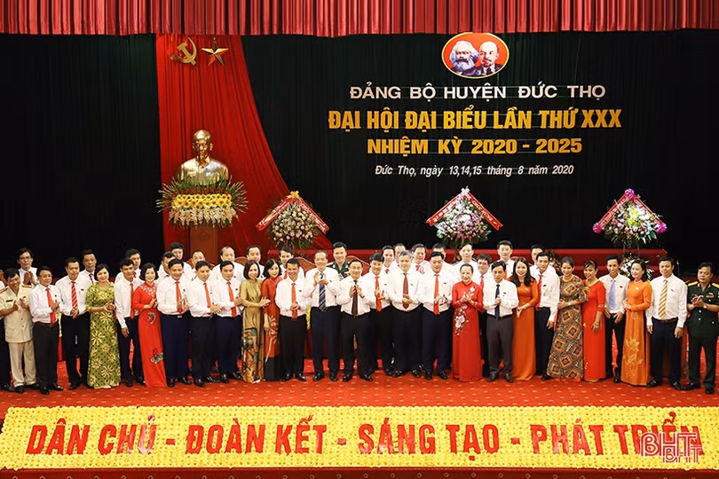 Xây dựng đội ngũ cán bộ Hà Tĩnh các cấp đủ phẩm chất, năng lực và uy tín, ngang tầm nhiệm vụ
