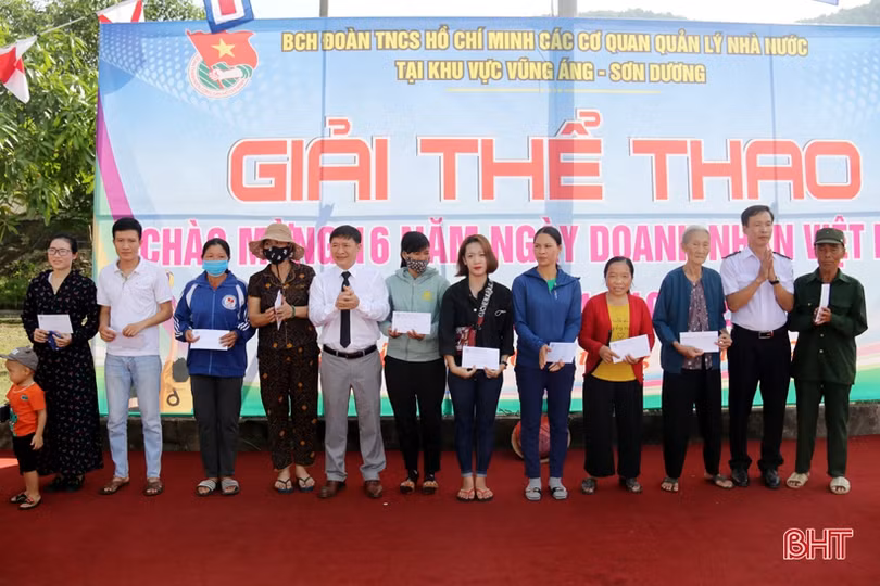 Khởi tranh giải bóng chuyền khối cơ quan quản lý nhà nước khu vực Vũng Áng - Sơn Dương