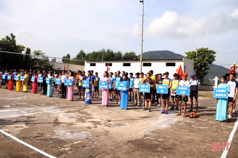 Khởi tranh giải bóng chuyền khối cơ quan quản lý nhà nước khu vực Vũng Áng - Sơn Dương