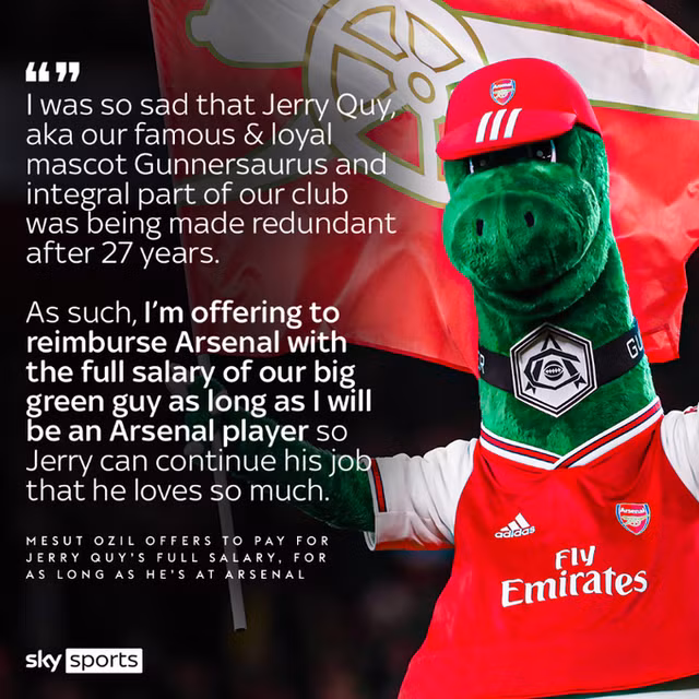 Phản ứng bất ngờ của Mesut Ozil sau khi Arsenal sa thải chú khủng long Gunnersaurus