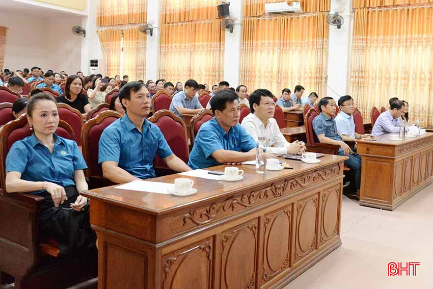Các đại biểu tham dự lễ phát động.