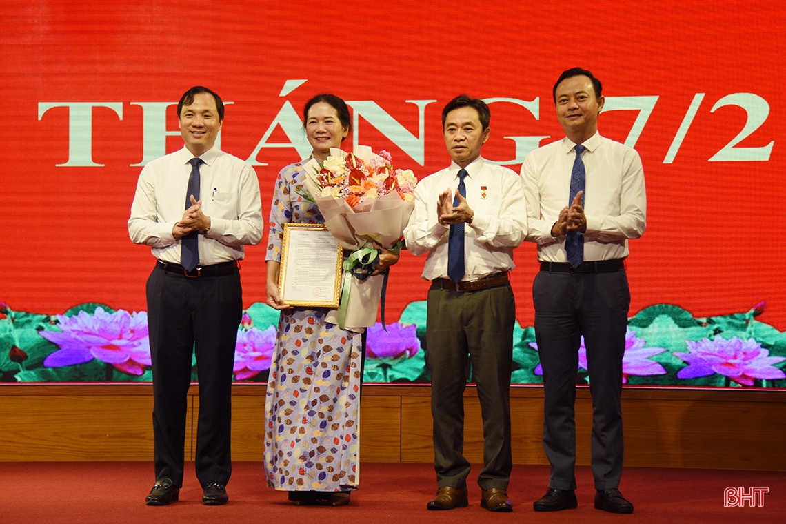 Cơ quan Tỉnh ủy Hà Tĩnh triển khai nhiều nhiệm vụ trong lễ chào cờ đầu tháng