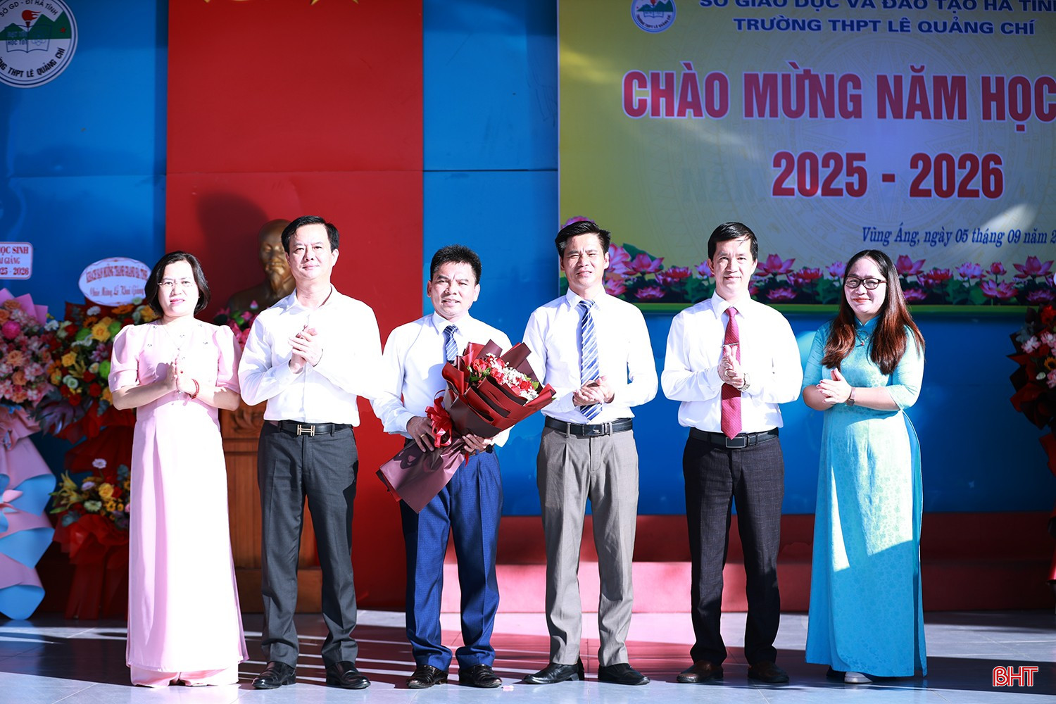 và Trường THPT Lê Quảng Chí nhân dịp lễ khai giảng.
