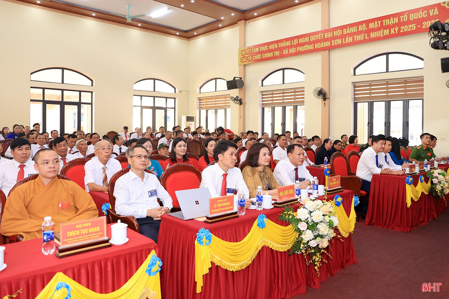 Các đại biểu tham dự đại hội.