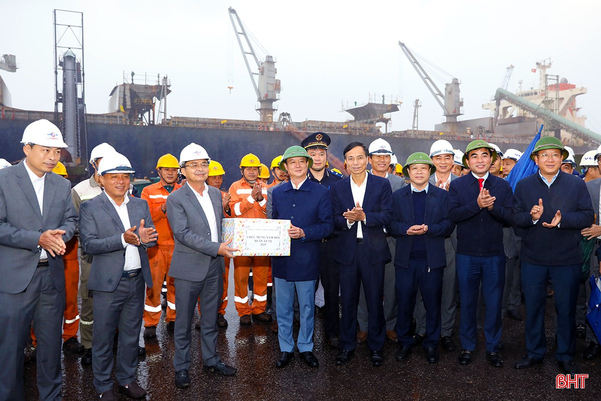 ... và Công ty Cổ phần Cảng quốc tế Lào - Việt.