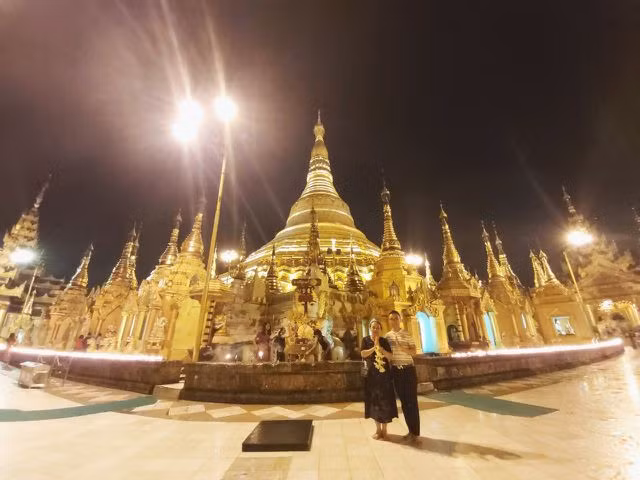 Độc đáo ngôi chùa dát 90 tấn vàng, gắn nghìn viên kim cương đắt giá ở Myanmar