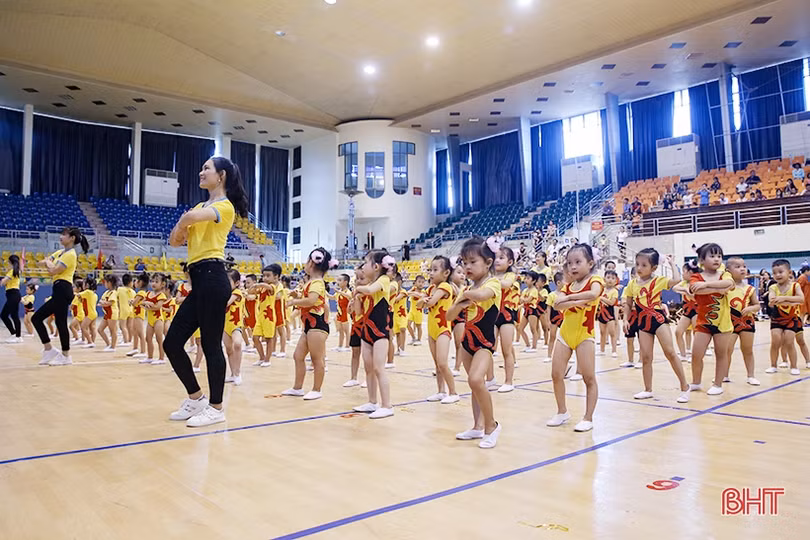 700 học sinh Mầm non Trí Đức vui mùa hè sôi động