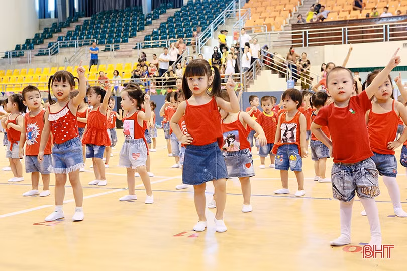 700 học sinh Mầm non Trí Đức vui mùa hè sôi động
