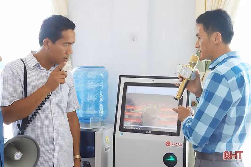 Lãnh đạo tỉnh Bôlykhămxay ấn tượng với xây dựng NTM, cải cách hành chính ở Tượng Sơn