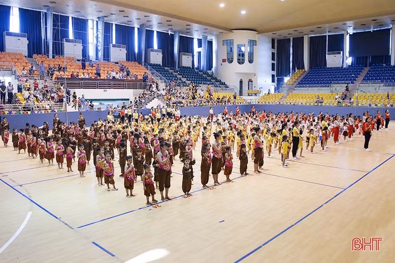 700 học sinh Mầm non Trí Đức vui mùa hè sôi động