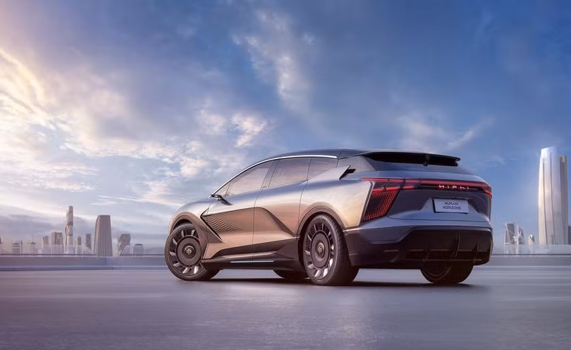 SUV Trung Quốc mang tên kì dị, mở cửa không giống ai