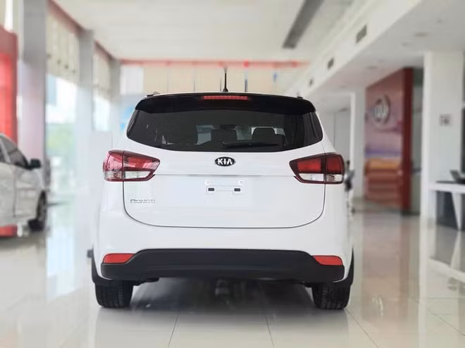 Kia Rondo thêm phiên bản giá rẻ chỉ 585 triệu đồng