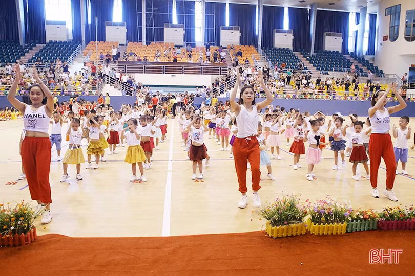 700 học sinh Mầm non Trí Đức vui mùa hè sôi động
