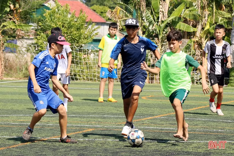 12 cầu thủ bóng đá nhí trúng tuyển vào lò đào tạo Hà Tĩnh
