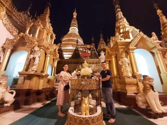 Độc đáo ngôi chùa dát 90 tấn vàng, gắn nghìn viên kim cương đắt giá ở Myanmar