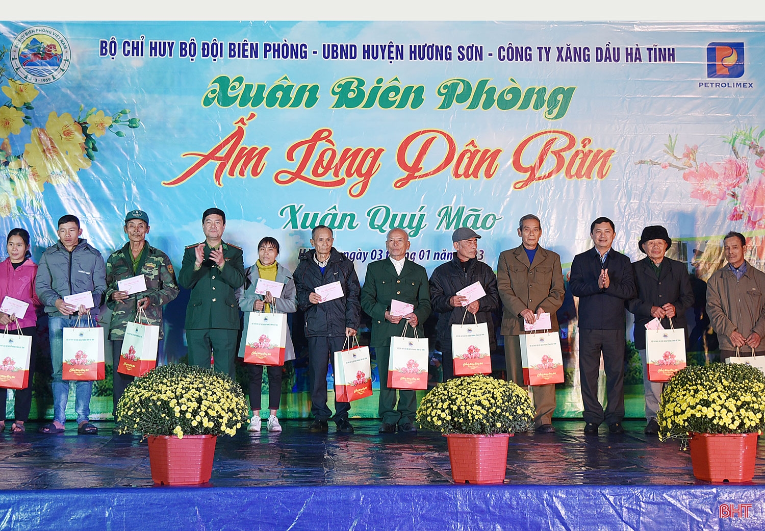 “Xin hát mãi về anh, người chiến sỹ biên cương...”
