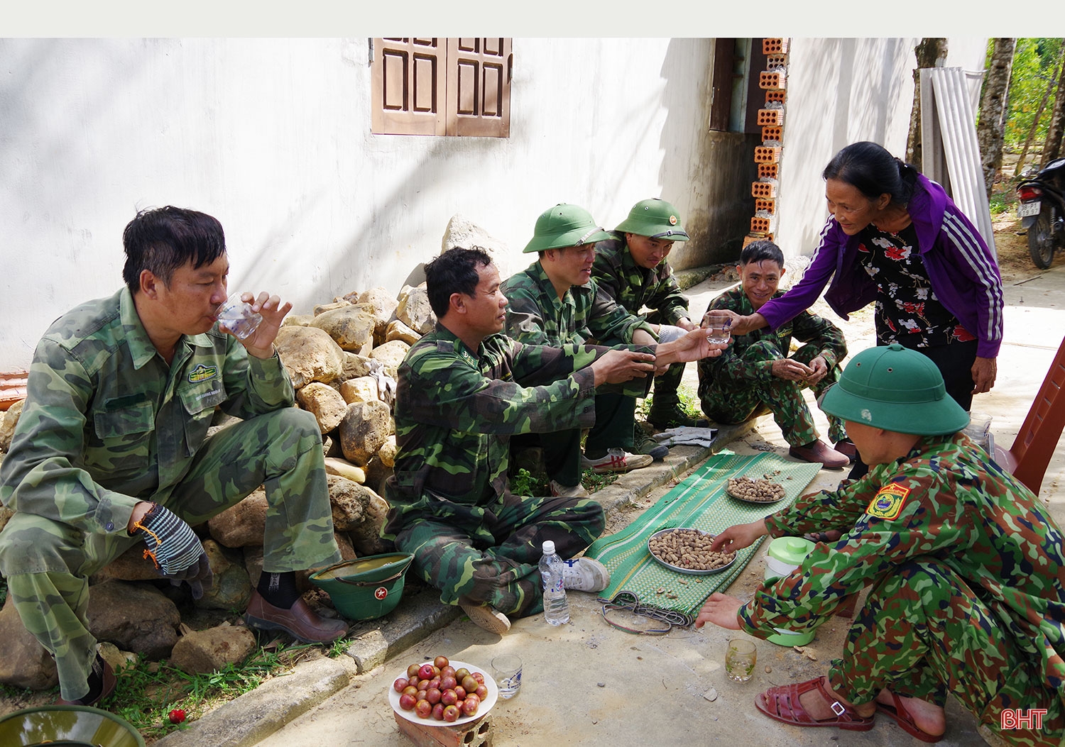 “Xin hát mãi về anh, người chiến sỹ biên cương...”