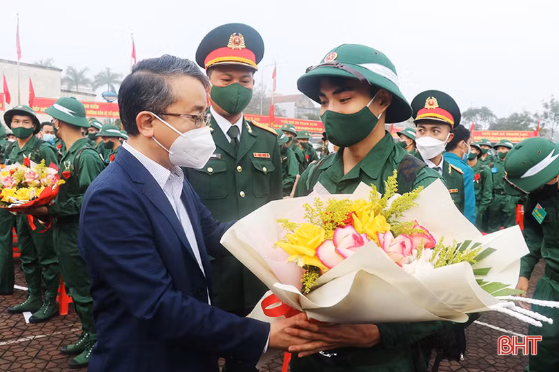 Hà Tĩnh tổ chức lễ giao nhận quân nhanh gọn, đảm bảo an toàn