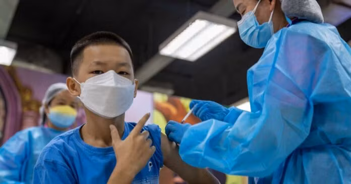 Lào tiêm vaccine ngừa COVID-19 cho trẻ từ 6-11 tuổi vào tháng 3