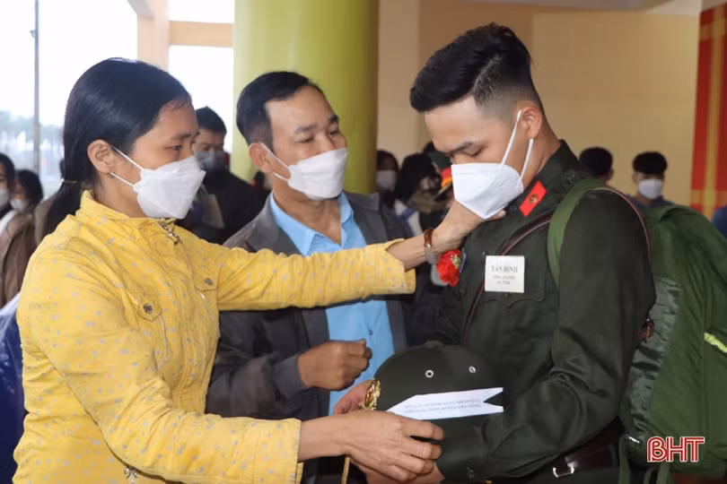 Hà Tĩnh tổ chức lễ giao nhận quân nhanh gọn, đảm bảo an toàn