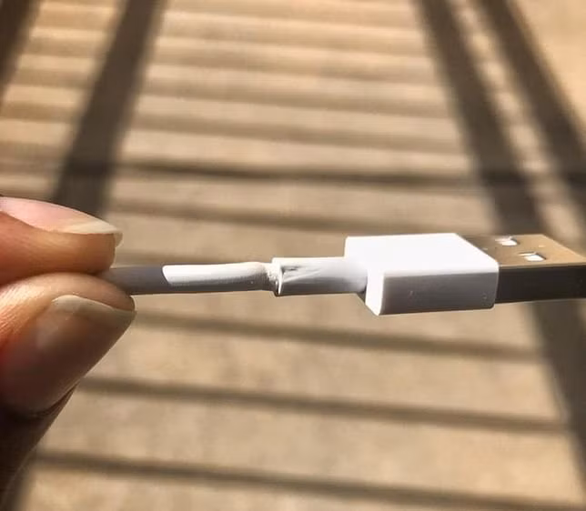 Đừng mua phụ kiện chính hãng Apple