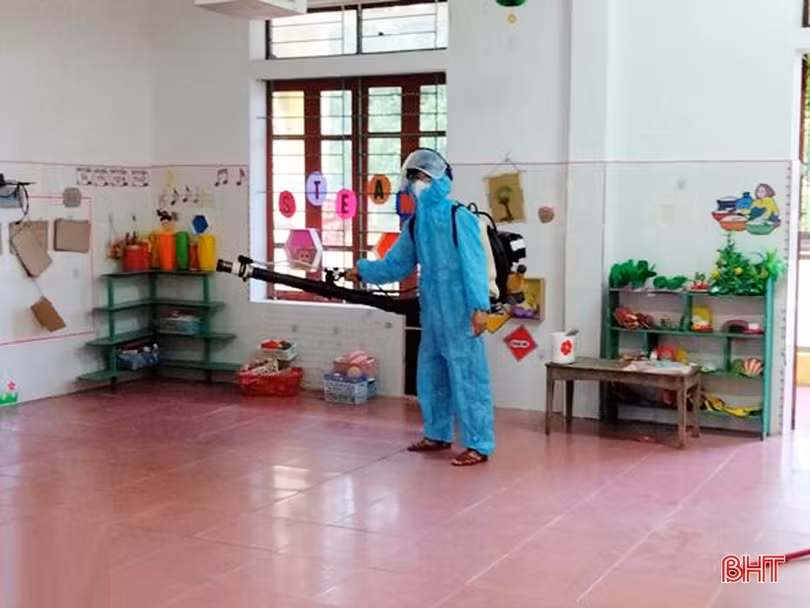 Các địa bàn ngập lụt ở Hà Tĩnh khẩn trương vệ sinh môi trường, ngăn dịch bệnh bùng phát