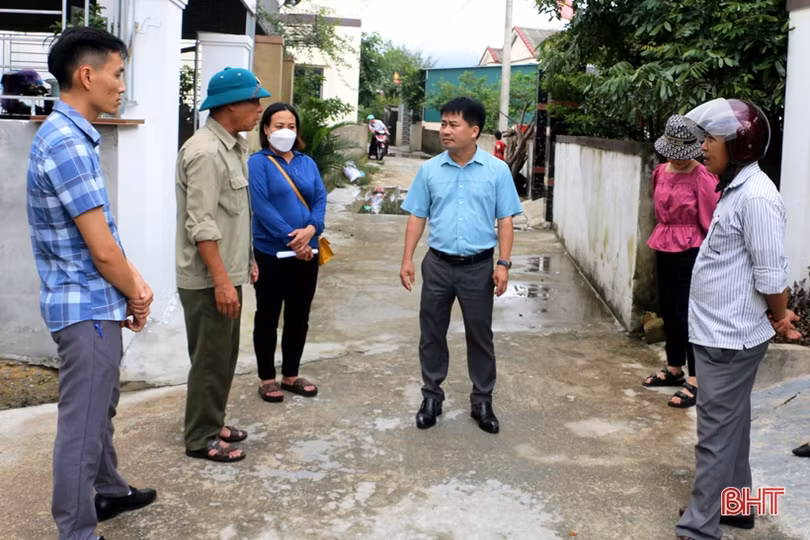Ra quân thu gom phế thải, vệ sinh môi trường, phòng chống dịch sốt xuất huyết