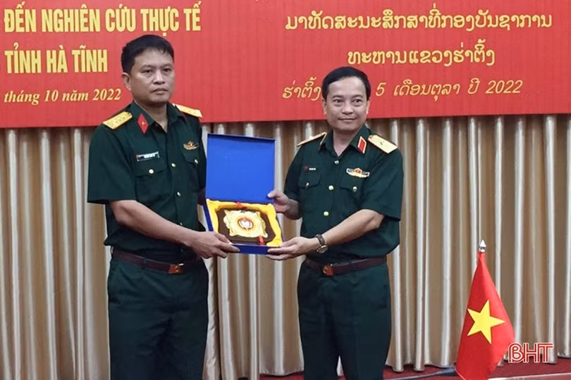 Đoàn cán bộ nghiên cứu chiến lược Quân sự Quân đội Lào học hỏi kinh nghiệm lực lượng vũ trang Hà Tĩnh