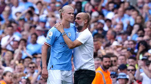 Haaland càng ghi bàn, Pep càng lo nghĩ!
