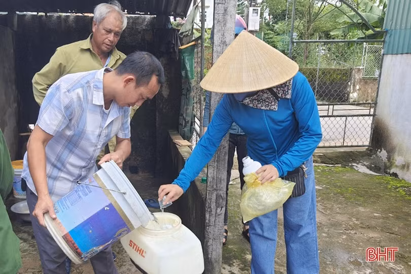 Khẩn trương triển khai diệt bọ gậy ngăn ổ dịch sốt xuất huyết ở Can Lộc bùng phát