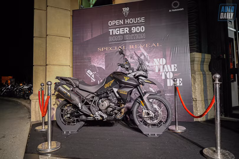 Triumph Speed Triple 1200 RR Bond Edition giới hạn 60 chiếc trên thế giới